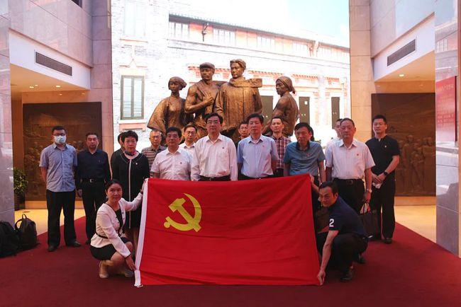 莱西交通发展有限公司开展“人人动手美化家园、干干净净欢度春节”环境卫生集中清理行动